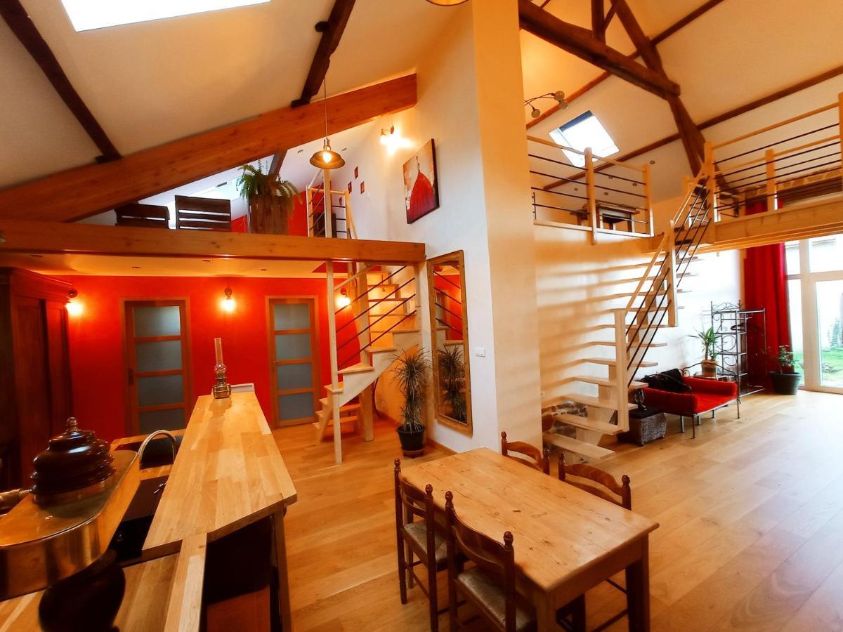 Saint-Angel La Grange De Marie A St Angel - Magnifique Grange Renovee En Loft Pour 1 A 6 Pers别墅 外观 照片